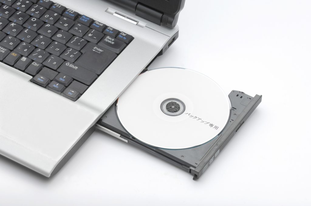 ノートパソコンの内蔵DVDドライブ（ブルーレイドライブ）交換作業 パソコン救助隊