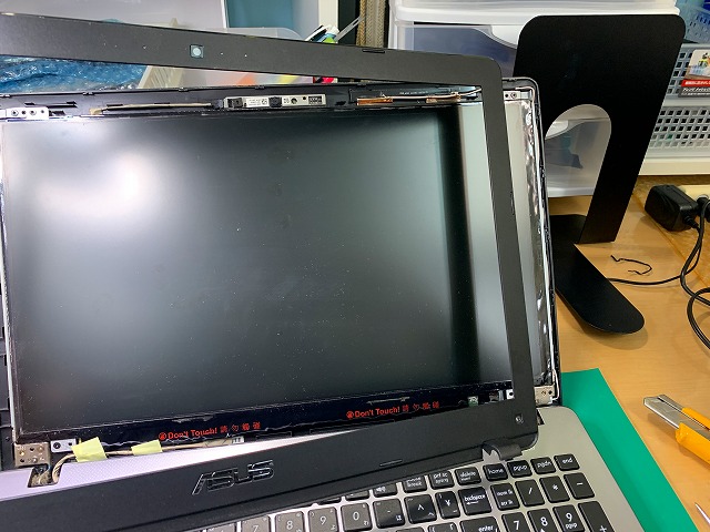 ASUSノートパソコン画面が映らない・・・液晶パネル交換作業 | 滋賀県 